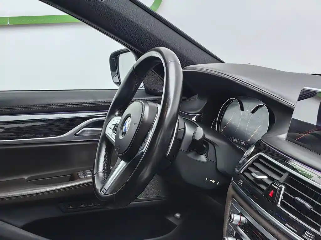 Photo 22 - BMW 7 Series