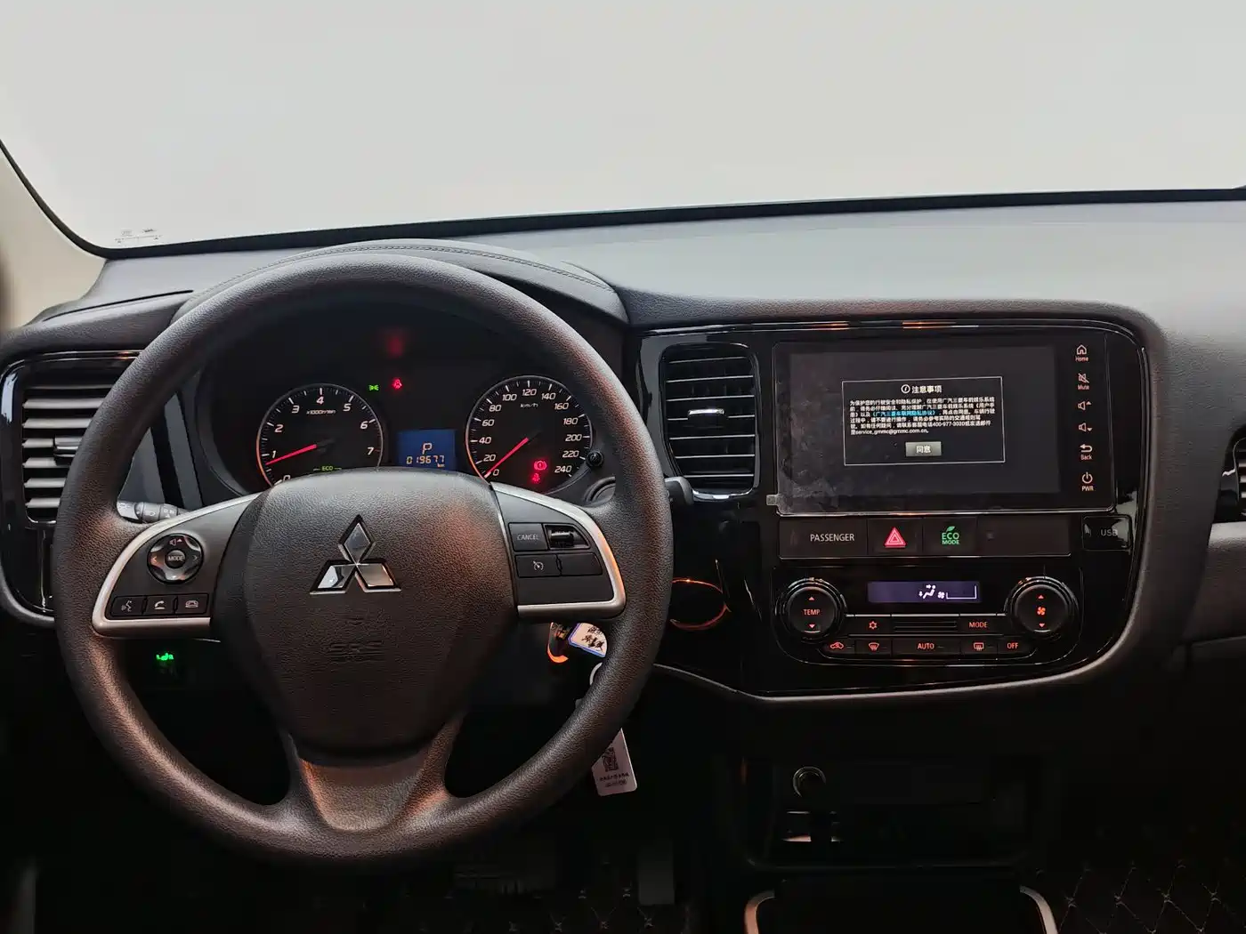 MITSUBISHI OUTLANDER