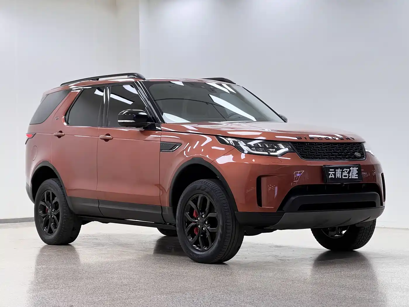 Land Rover Discovery 2017 3.0 SC V6 SE фото 3