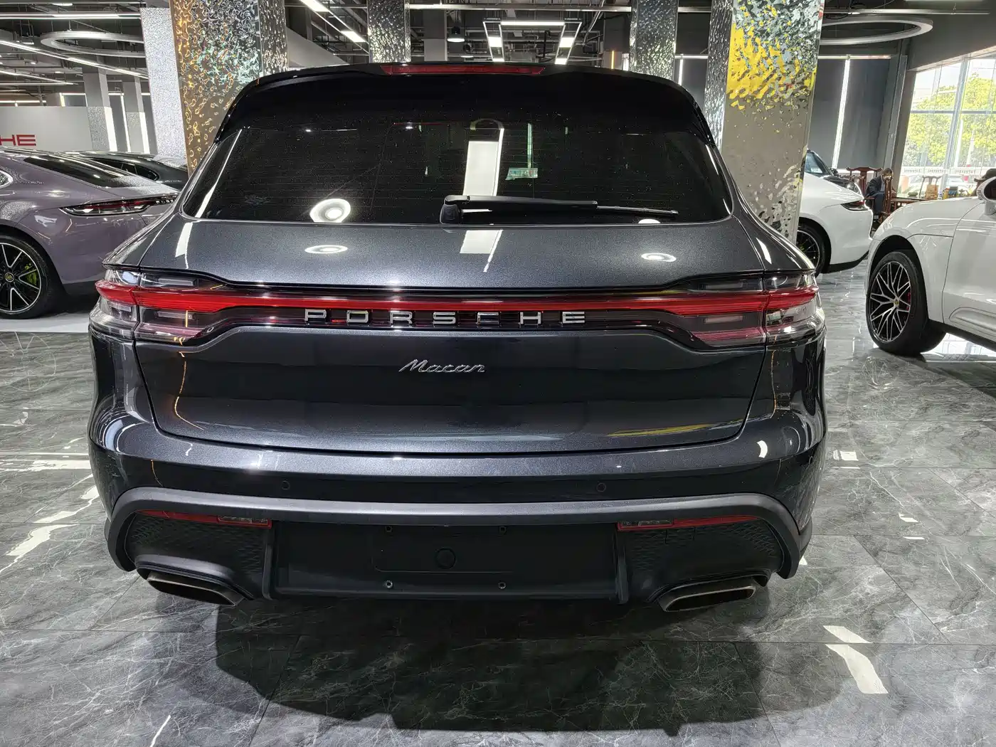 PORSCHE MACAN
