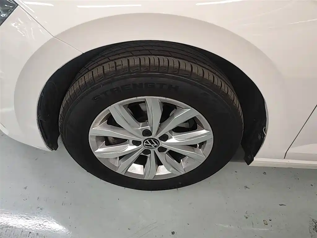 Volkswagen Polo 2021 Plus 1.5L Automatic Colorful Tech Edition фото 22
