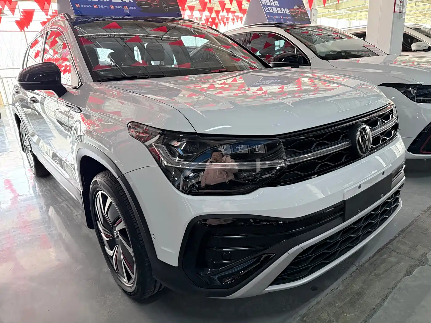 Volkswagen Tharu 2024 300TSI 2WD Moon Premium Edition фото 3
