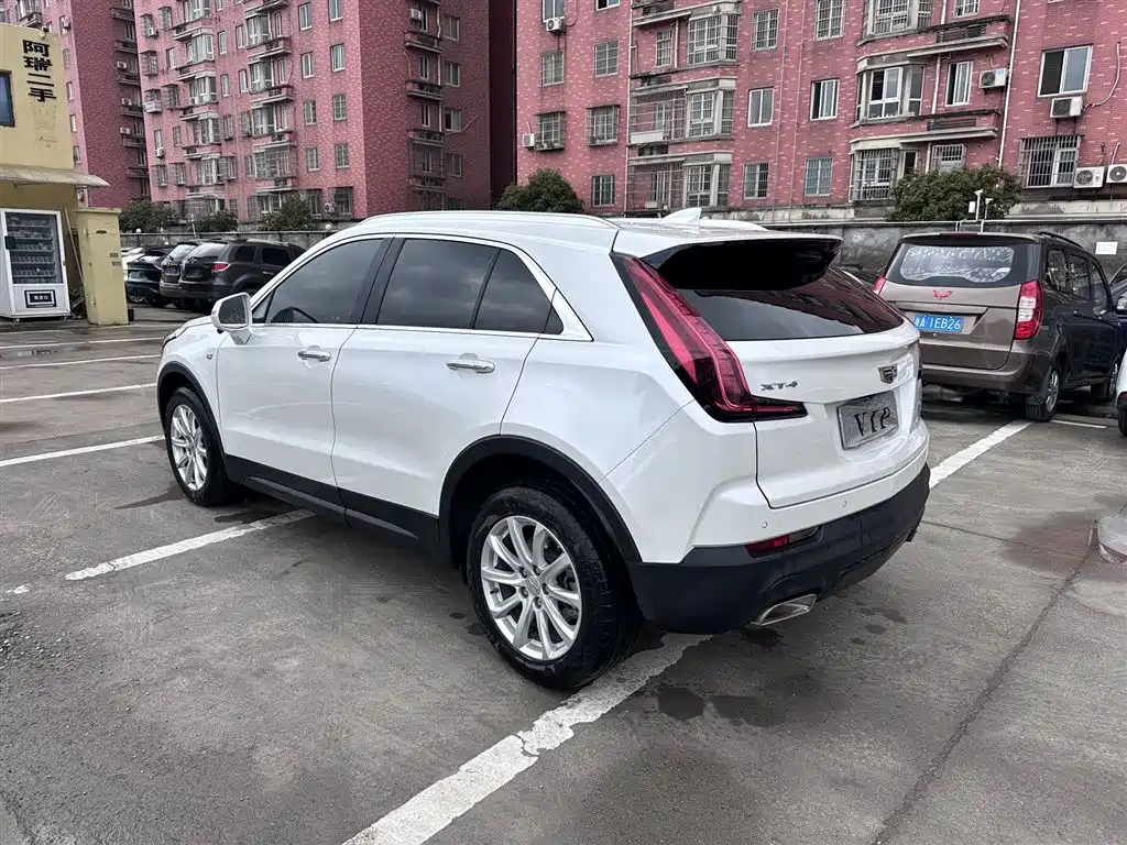 CADILLAC XT4