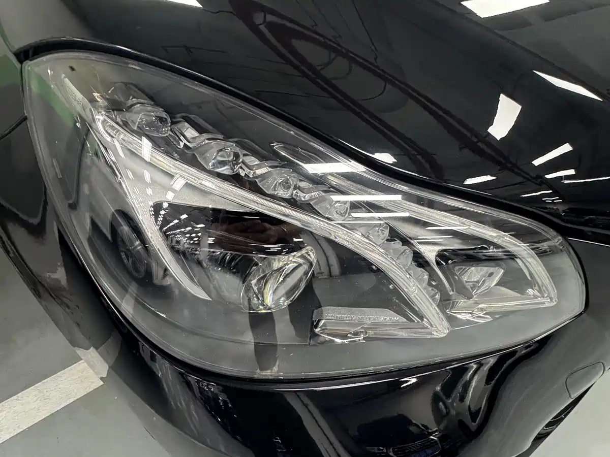 Фото 4 - Mercedes-Benz E-Class