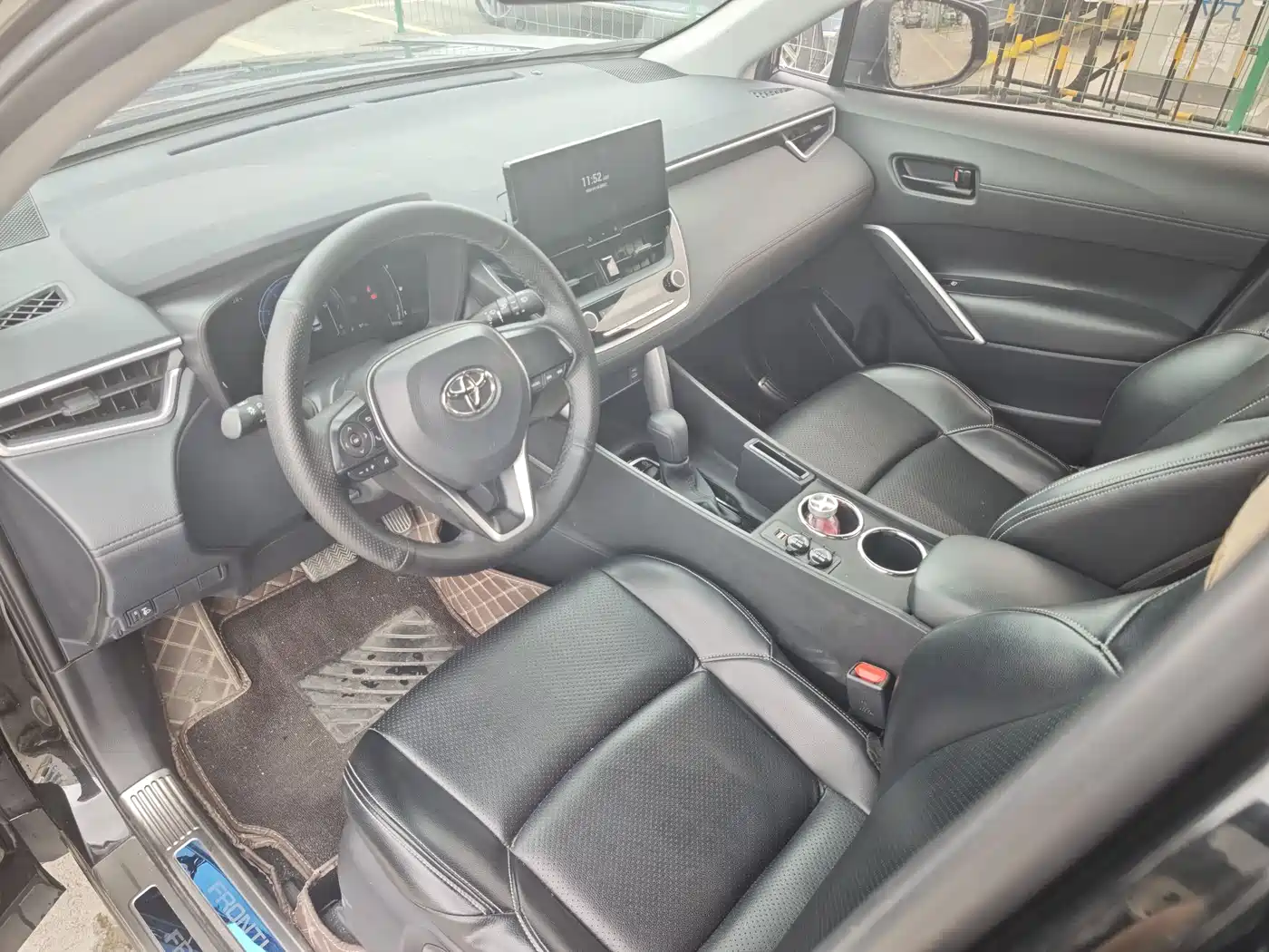 Toyota Frontlander 2023 2.0L CVT Elite Edition фото 9