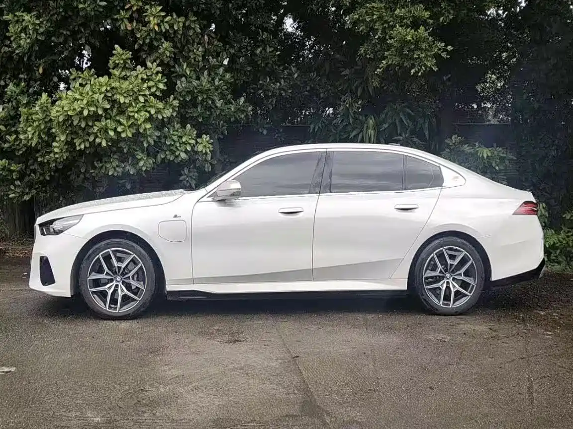 BMW i5 2024 2024 eDrive 35L Premium Model M Sport Package