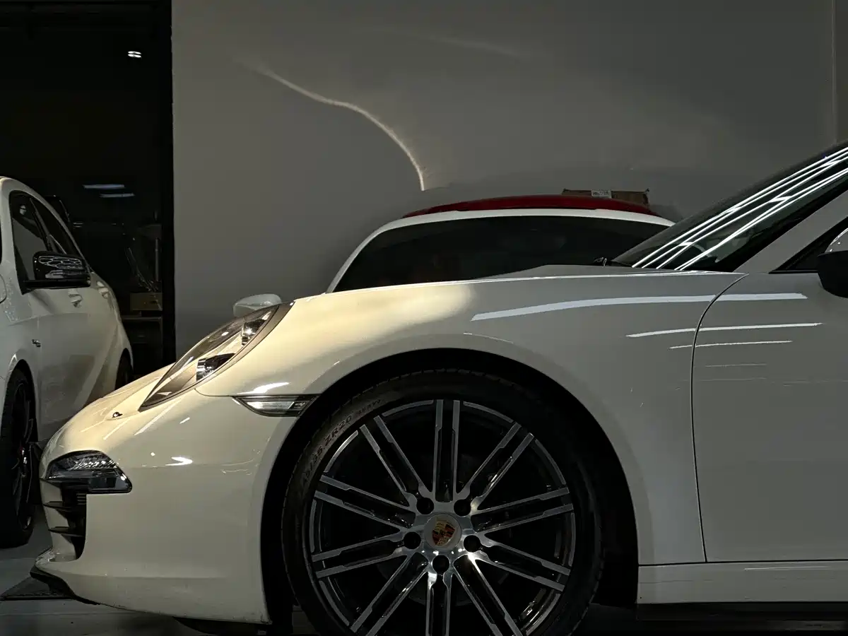 Porsche 911 2015 Carrera 4 3.4L Style Edition фото 3