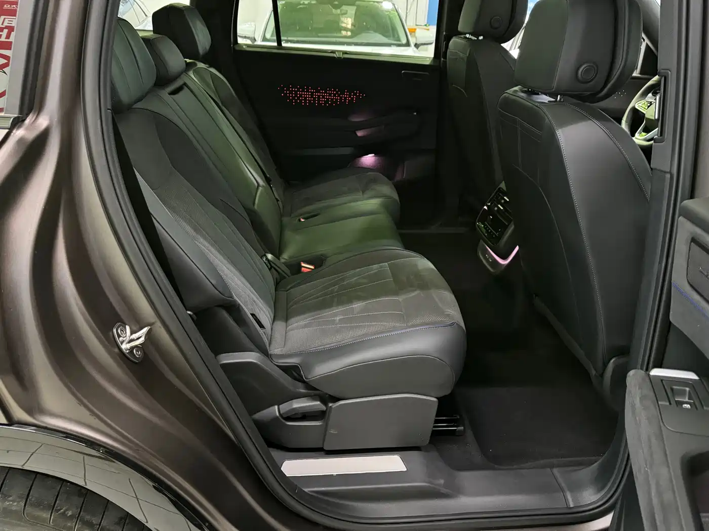 Volkswagen Teramont 2025 Teramont Pro 450TSI 4WD Summit Edition фото 13