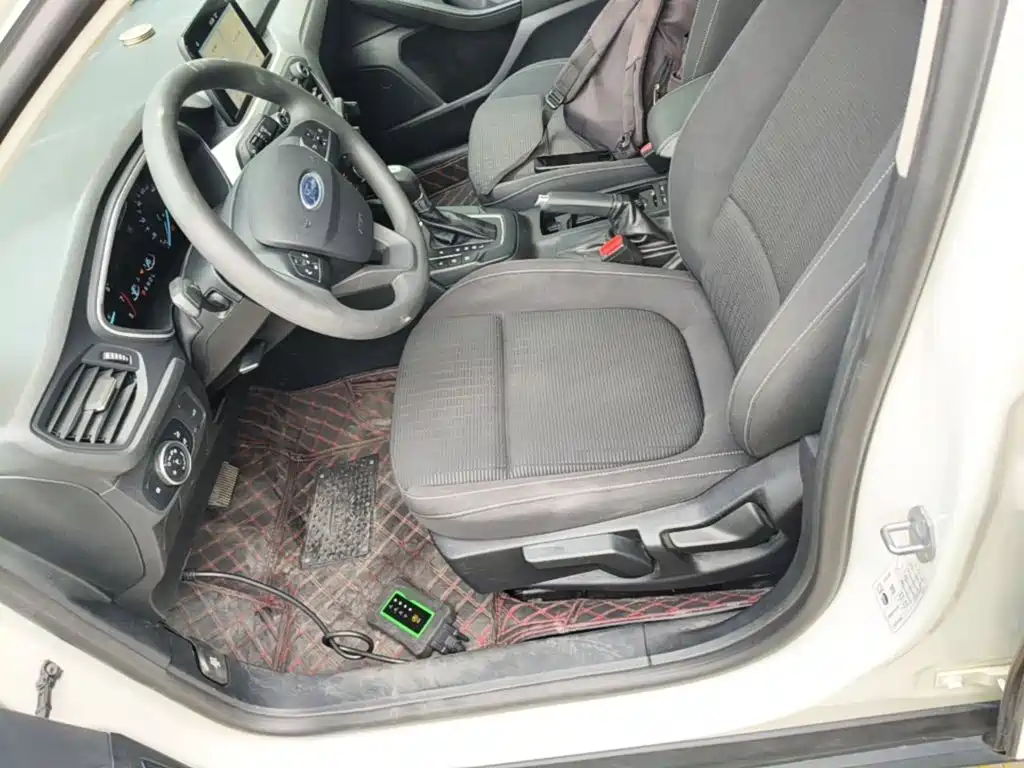 Фото 8 - Ford Focus