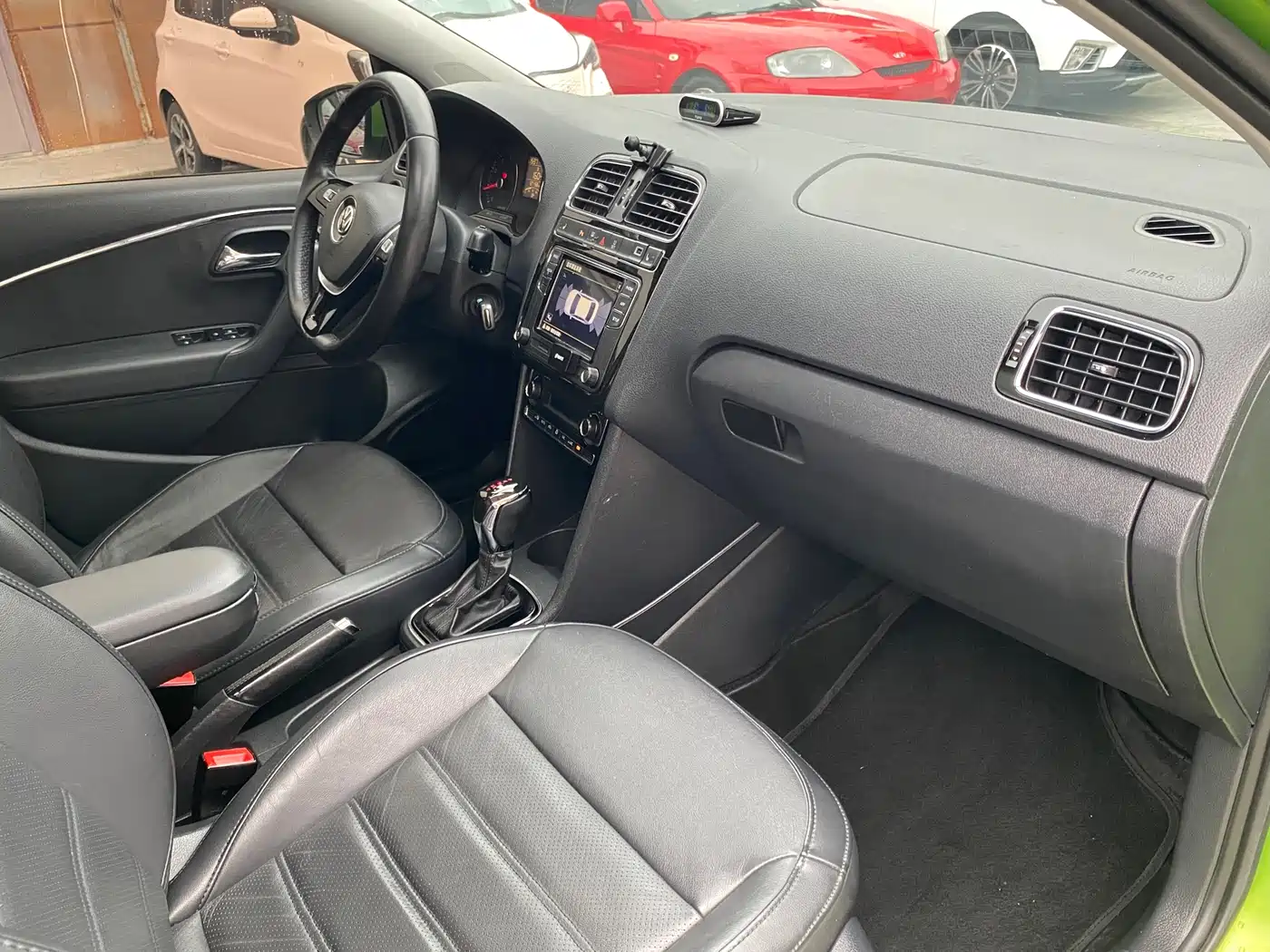 Volkswagen Polo 2013 1.6L Automatic Comfort Edition фото 8