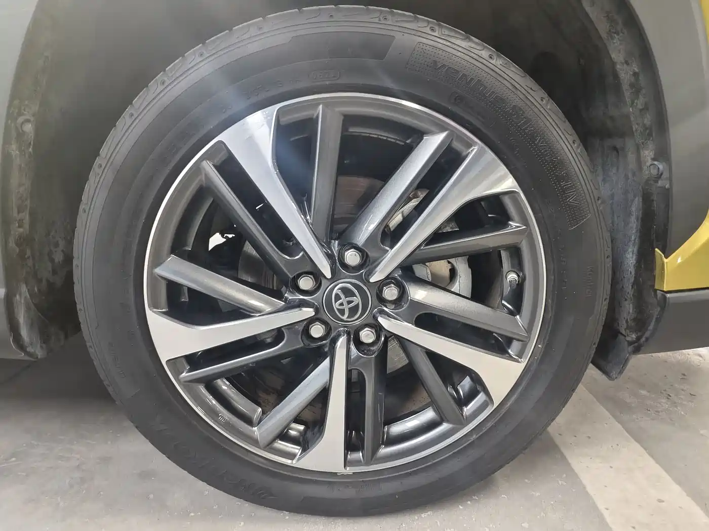 Toyota Frontlander 2022 2.0L CVT Luxury PLUS Edition фото 17