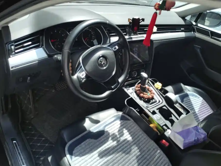 Volkswagen Magotan 2017 330TSI DSG Leading фото 12