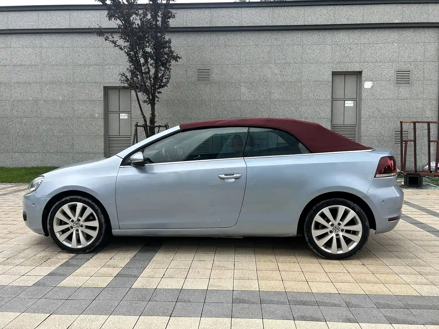 Volkswagen Golf (Import) 2012 1.4TSI Luxury Convertible Edition фото 3