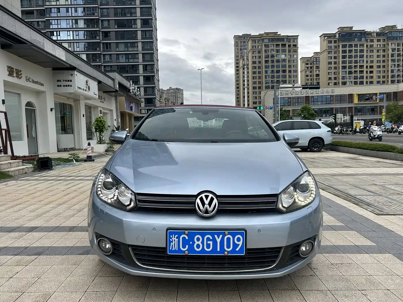 Volkswagen Golf (Import) 2012 1.4TSI Luxury Convertible Edition фото 4