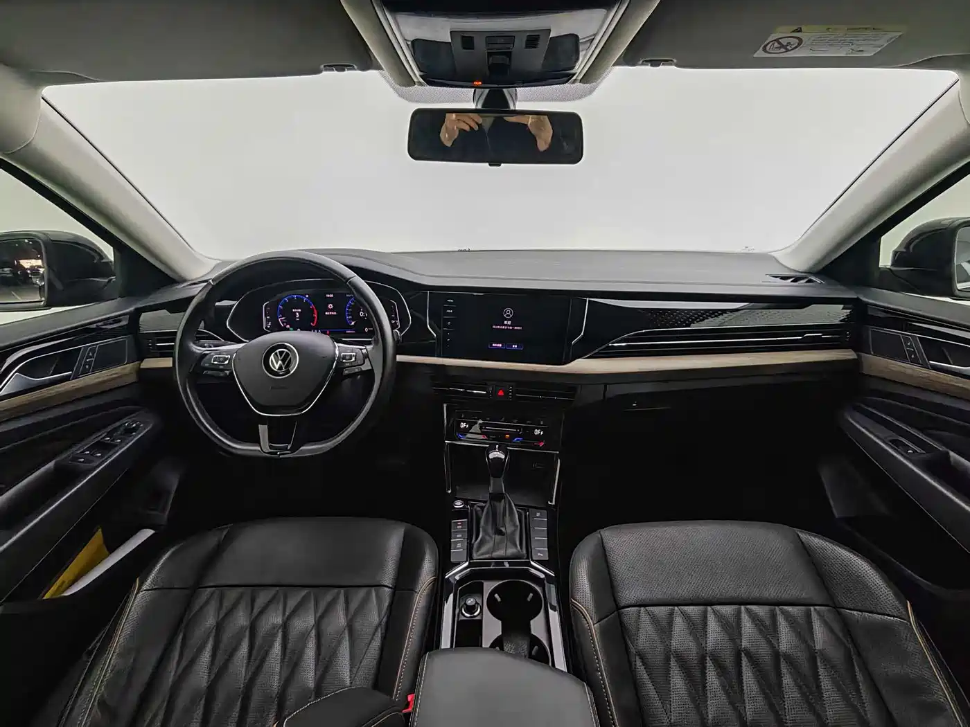 Volkswagen Passat 2020 Facelift 330TSI Luxury China VI фото 15
