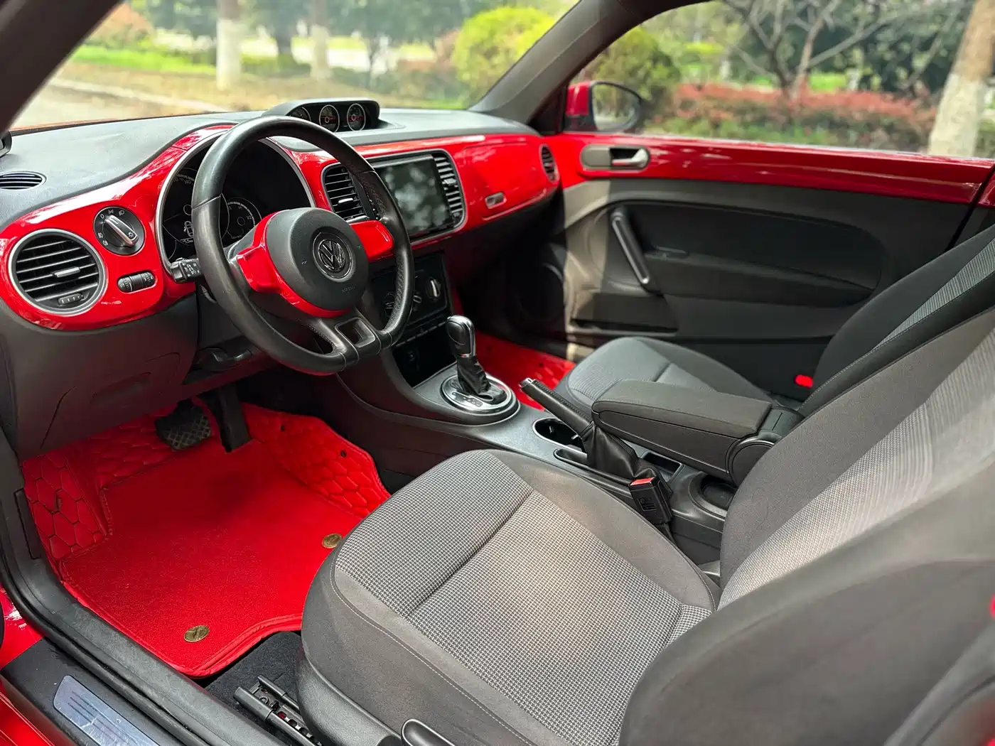 Volkswagen Beetle 2013 1.4TSI Fashion Edition фото 8