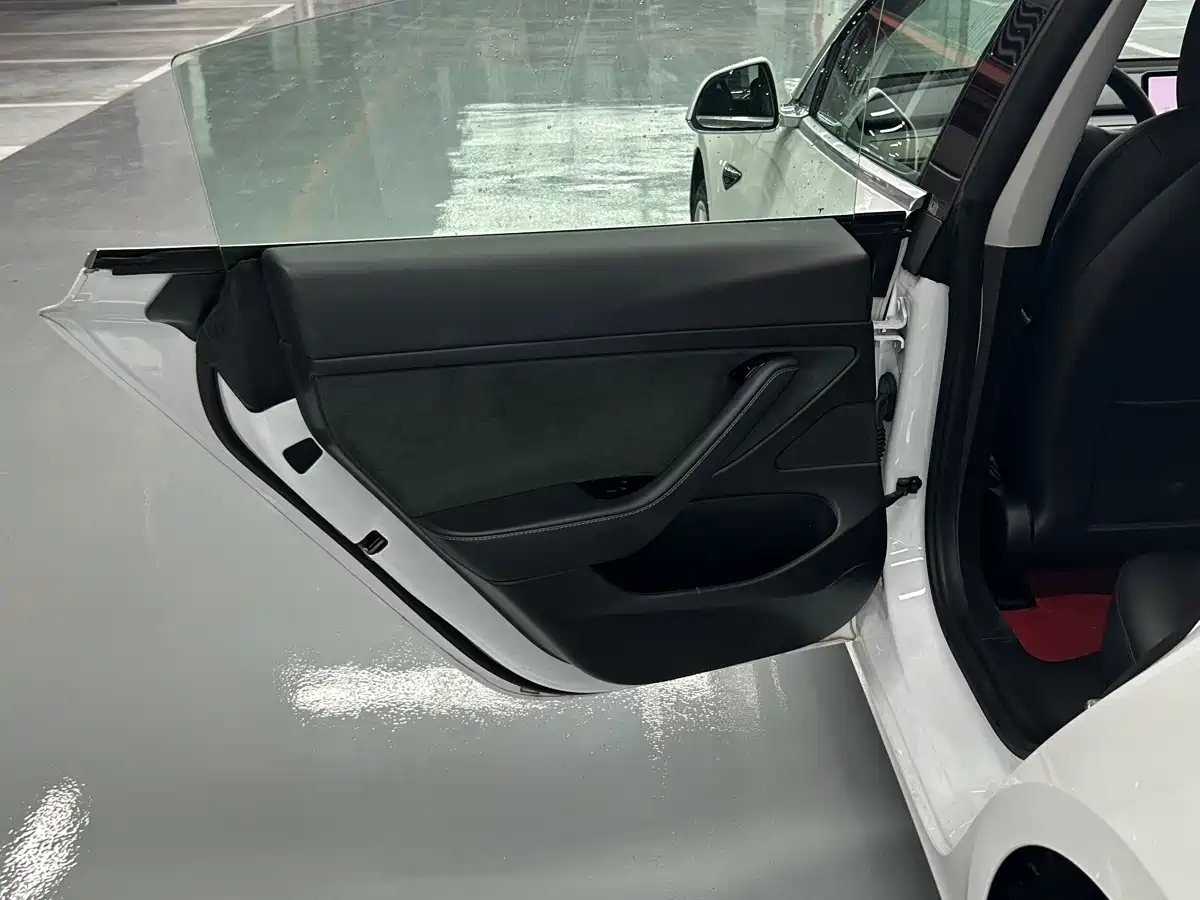 Фото 9 - Tesla Model 3