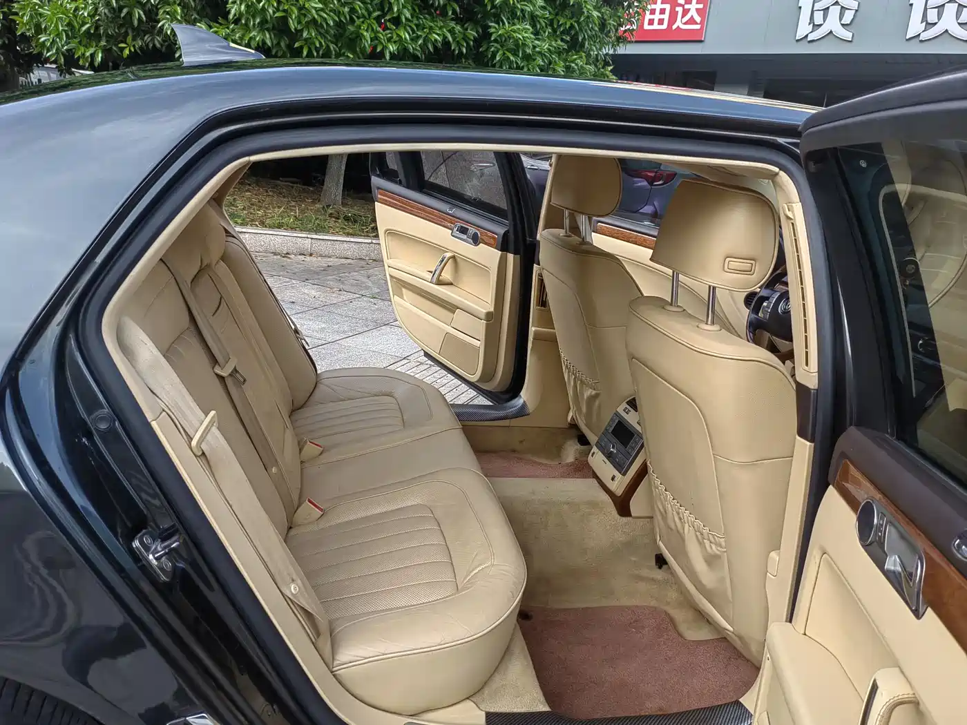 Volkswagen Phaeton 2011 3.6L V6 5-seat Extended Business Edition фото 12