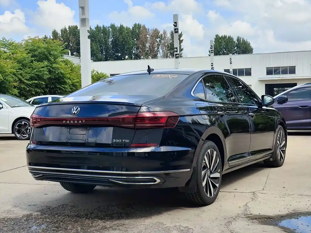 Фото 7 - Volkswagen Passat