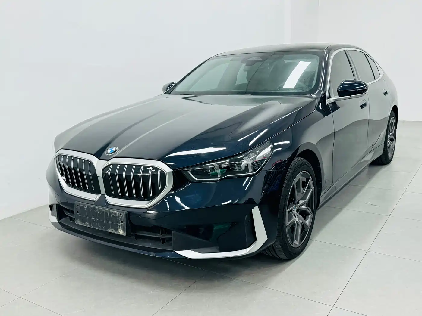BMW 5 Series 2025 530Li Leading Luxury Package