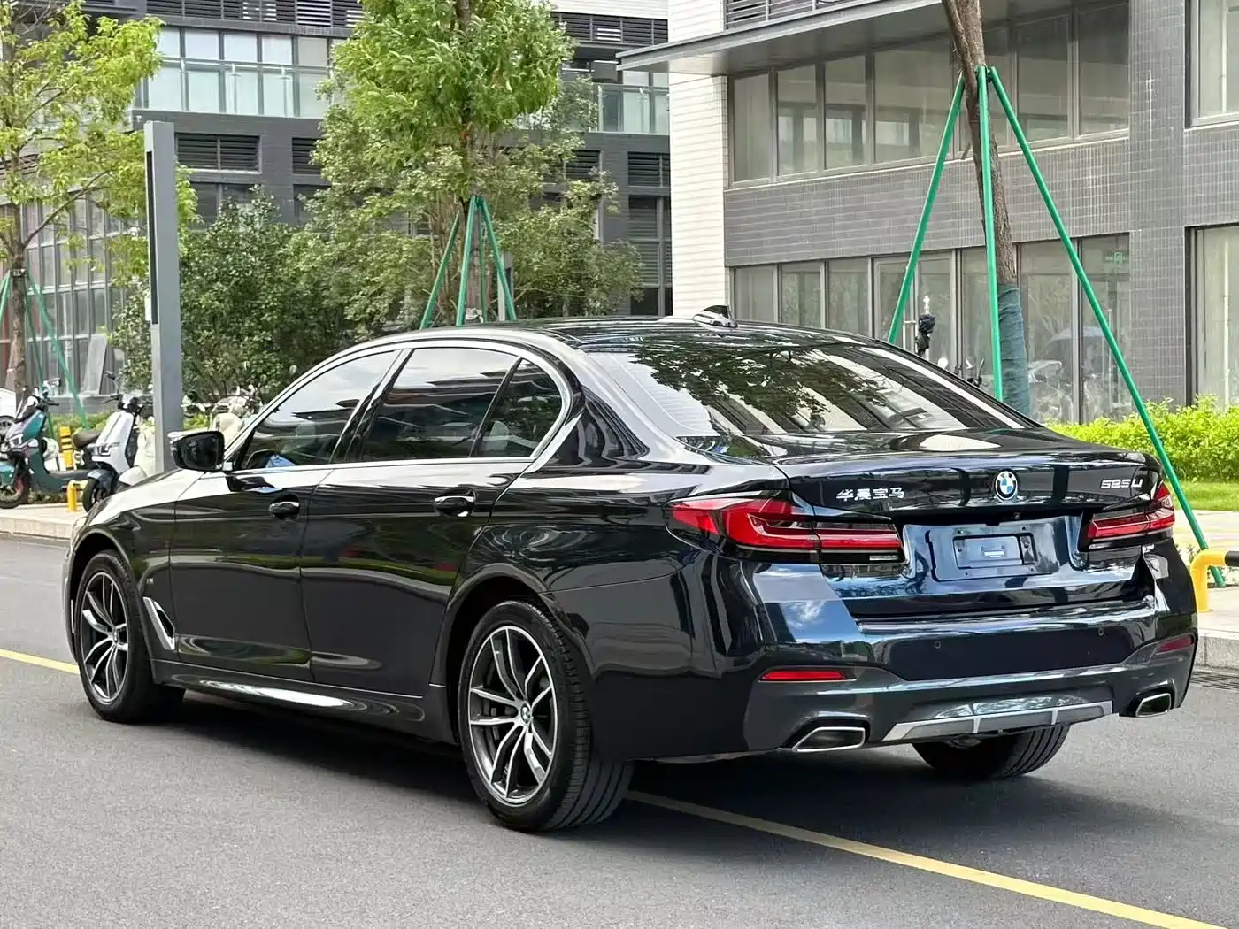 BMW 5 Series 2021 525Li M Sport Package фото 7