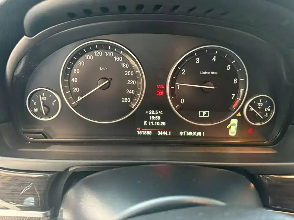 Photo 4 - BMW 5 Series
