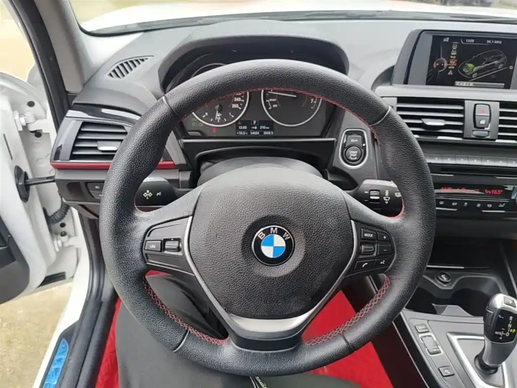 BMW 1 Series (Import) 2013 Facelift 118i Sport Model фото 11
