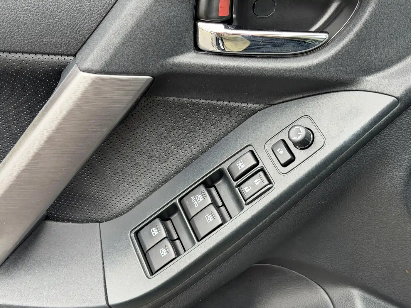 Subaru Forester 2013 2.5i Automatic Premium Edition фото 35