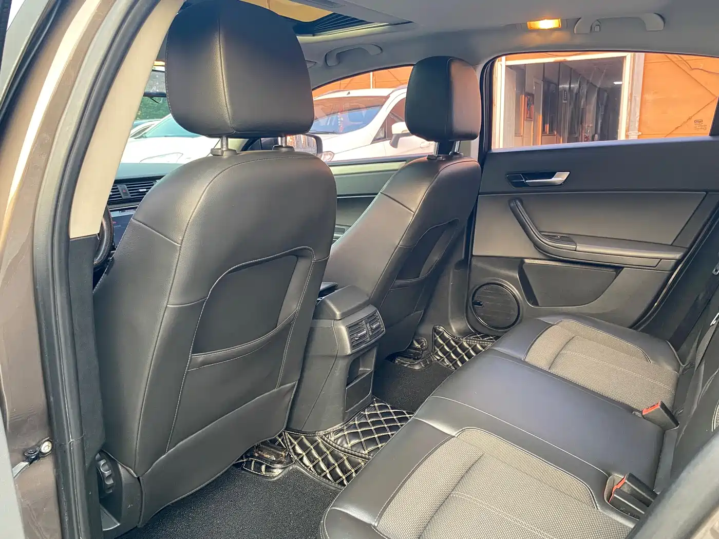 Qoros 3 2017 2016 Sedan 1.6L Automatic Zhiyue