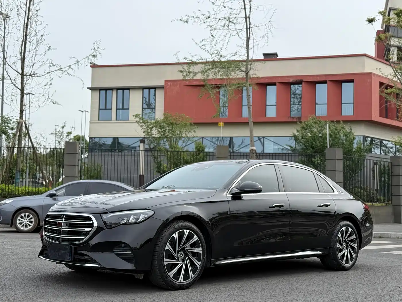 Mercedes-Benz E-Class 2025 E 300 L Luxury