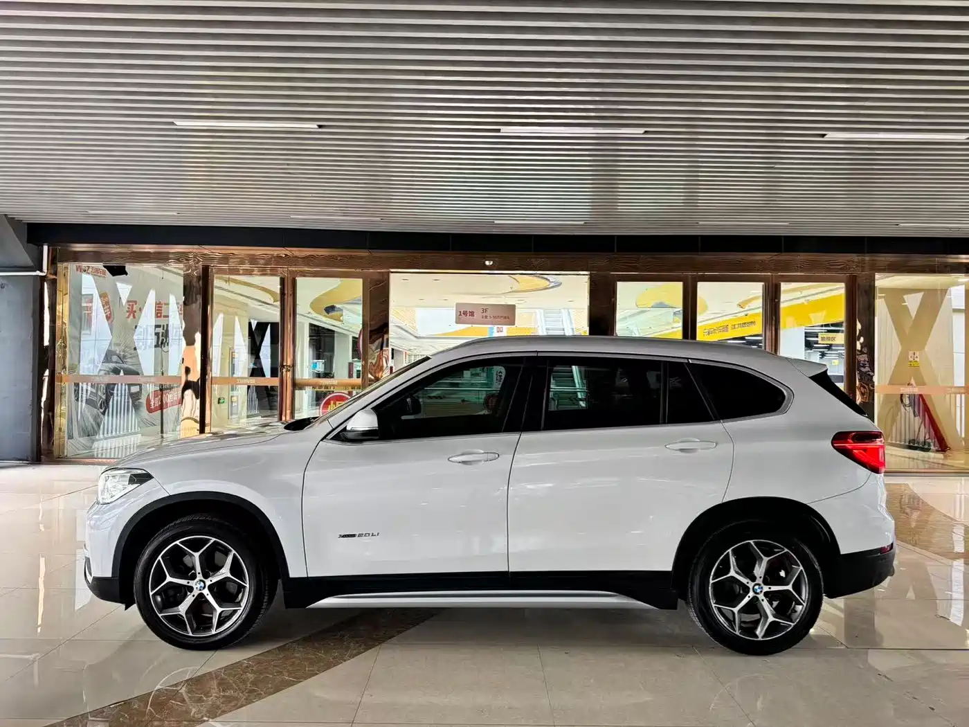 BMW X1 2018 xDrive20Li Premium Model фото 3