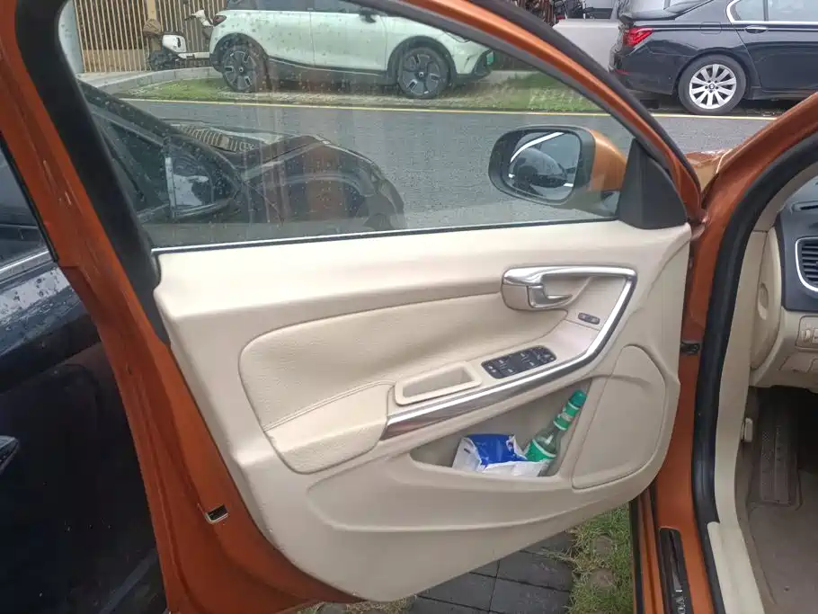 Volvo S60 (Import) 2011 2012 T5 Elegance Edition