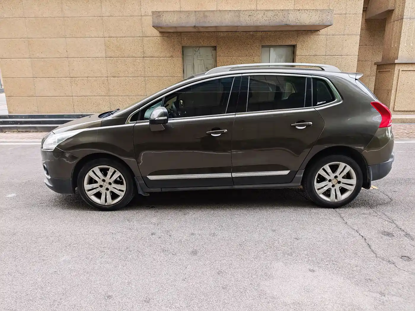 Peugeot 3008 2015 2.0L Automatic Classic Edition фото 5