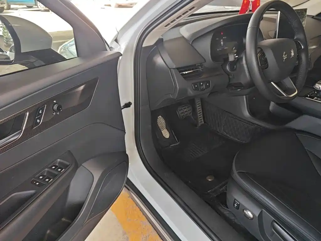 Hongqi E-QM5 2024 2023 Basic Travel Edition