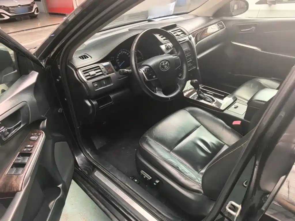 Toyota Camry 2017 2016 2.0G 10th Anniversary Leading Edition