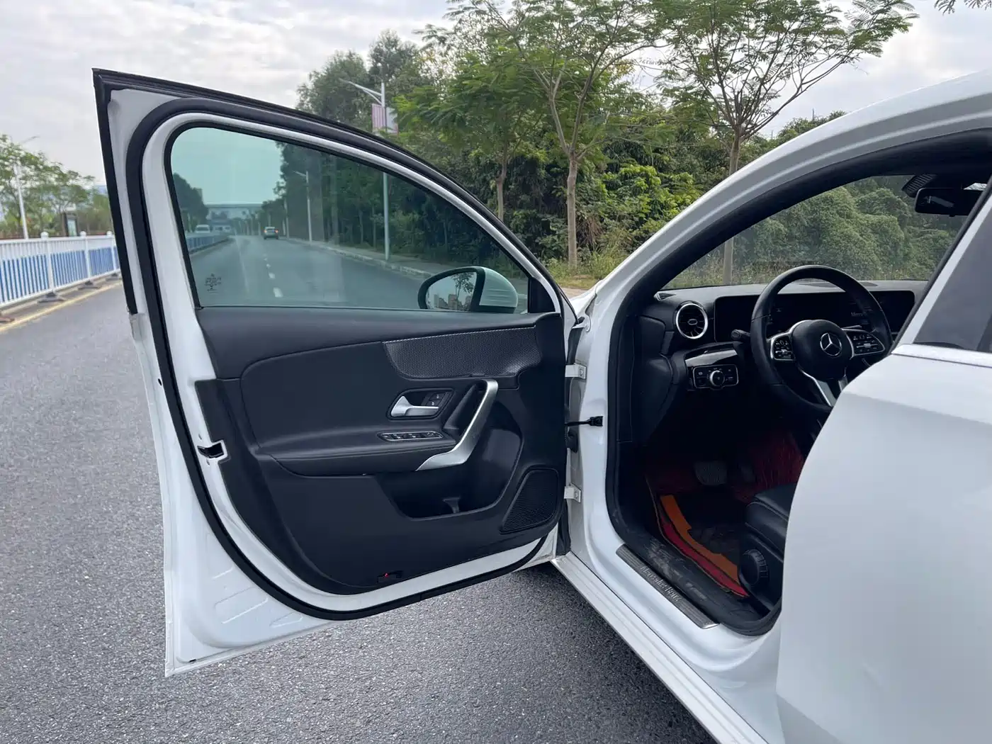Mercedes-Benz A-Class (Import) 2019 A 200 Dynamic Version фото 20