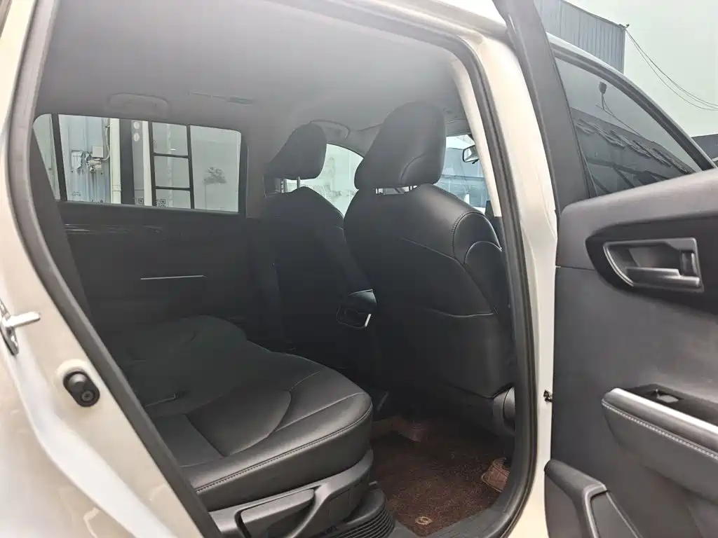 Photo 16 - Toyota Highlander
