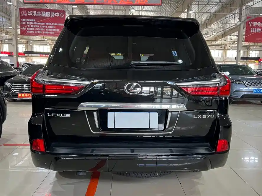 Lexus LX 2019 570 Dynamic Luxury Edition фото 4