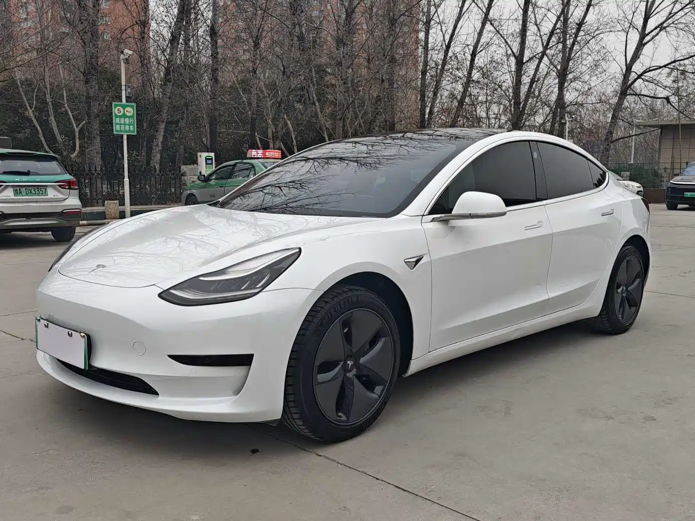 TESLA MODEL 3
