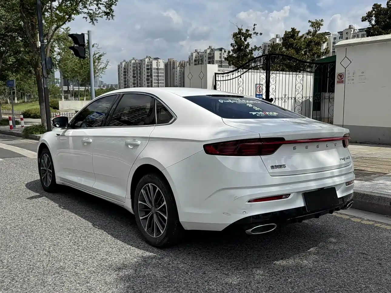 Фото 6 - Geely Preface