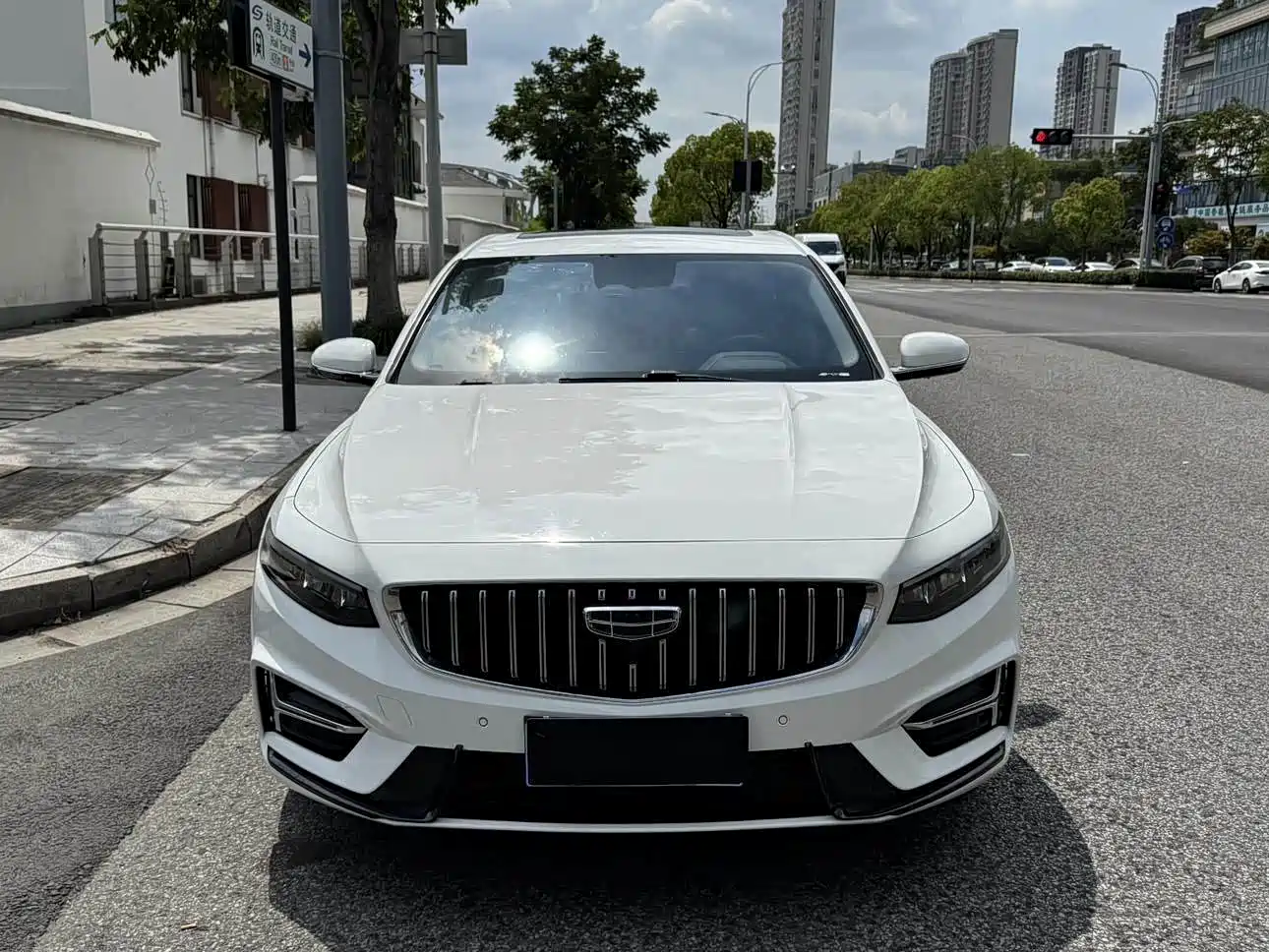 Фото 3 - Geely Preface
