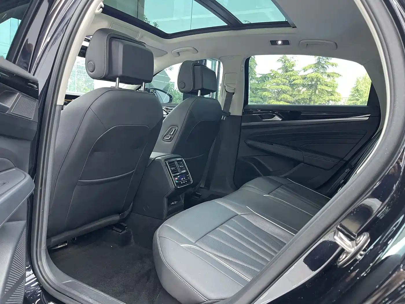 Volkswagen Passat 2024 380TSI Dragon Soaring Edition фото 10