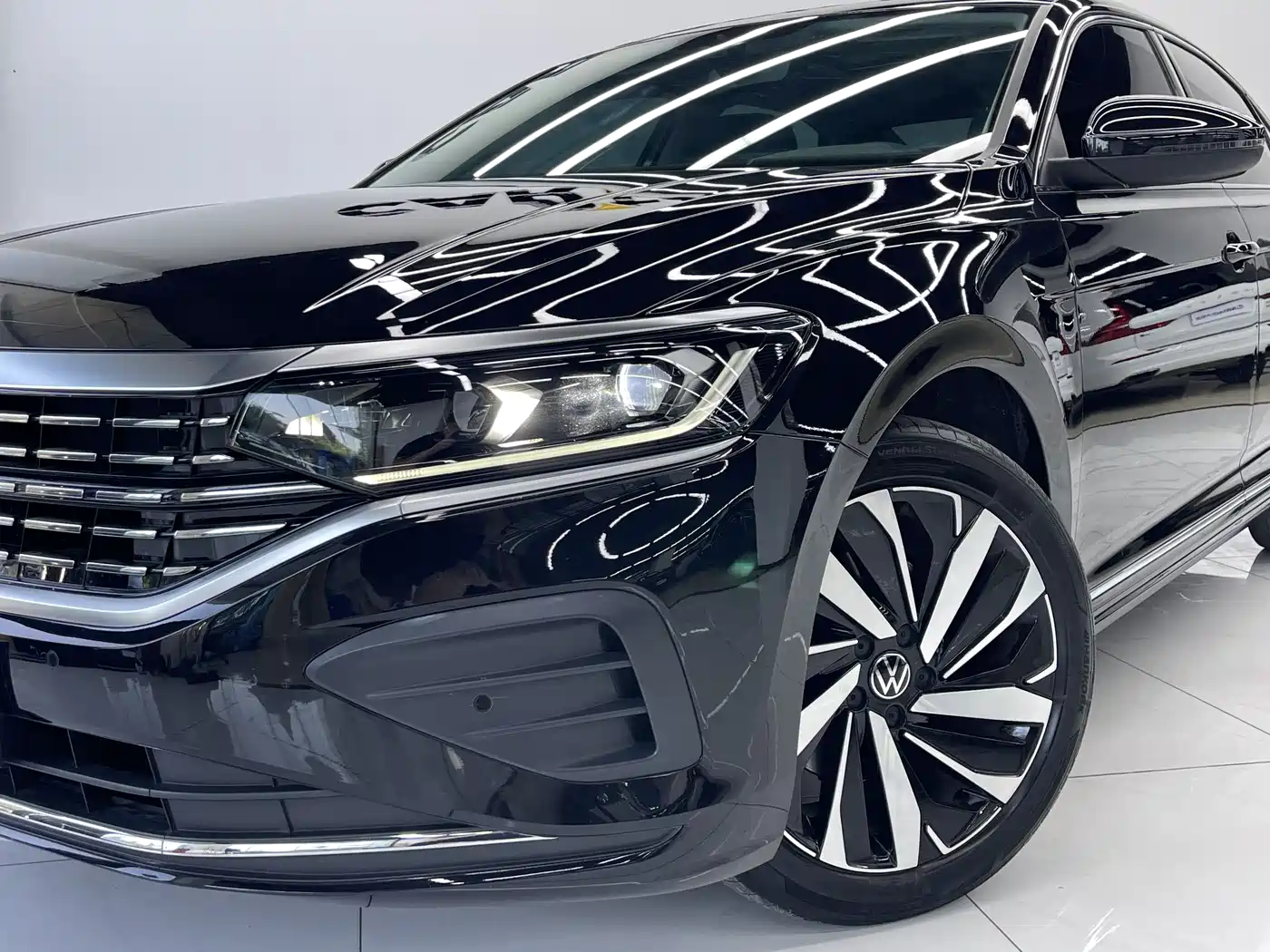Volkswagen Passat 2024 380TSI Dragon Soaring Edition фото 15