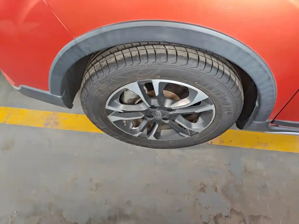 Фото 23 - Geely Vision X3