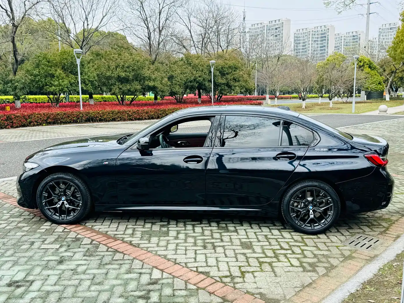 BMW 3 Series 2025 330Li M Sport Night Edition фото 9