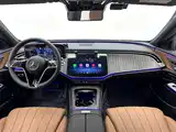 Photo 10 - Mercedes-Benz E-Class