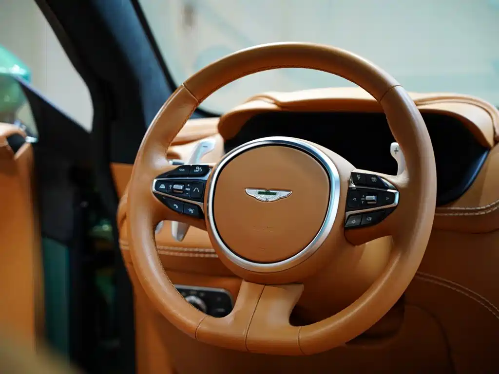 Photo 50 - Aston Martin DBX