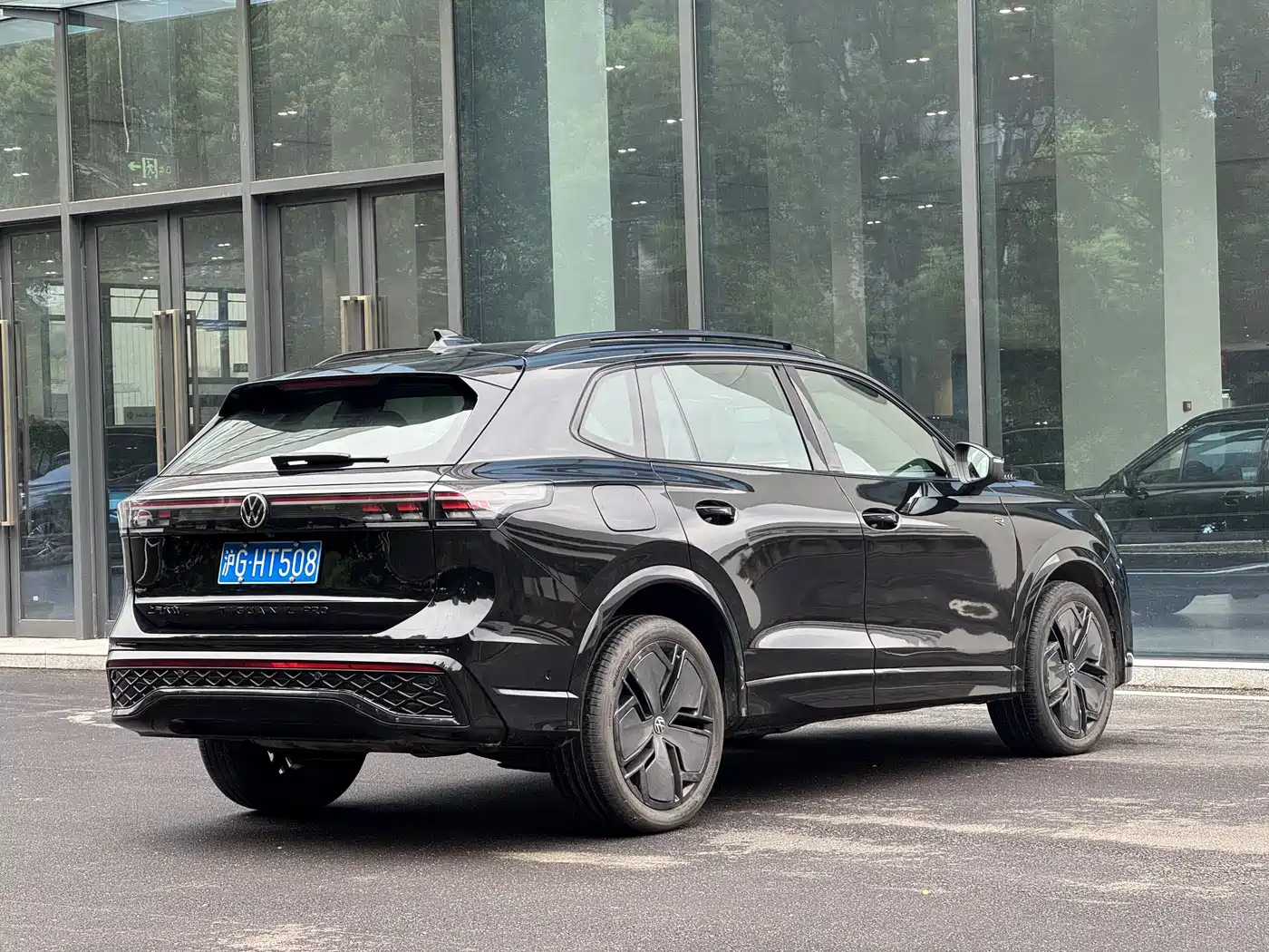 Volkswagen Tiguan L 2024 PRO 330TSI FWD R-Line Intelligent Premium Edition фото 10