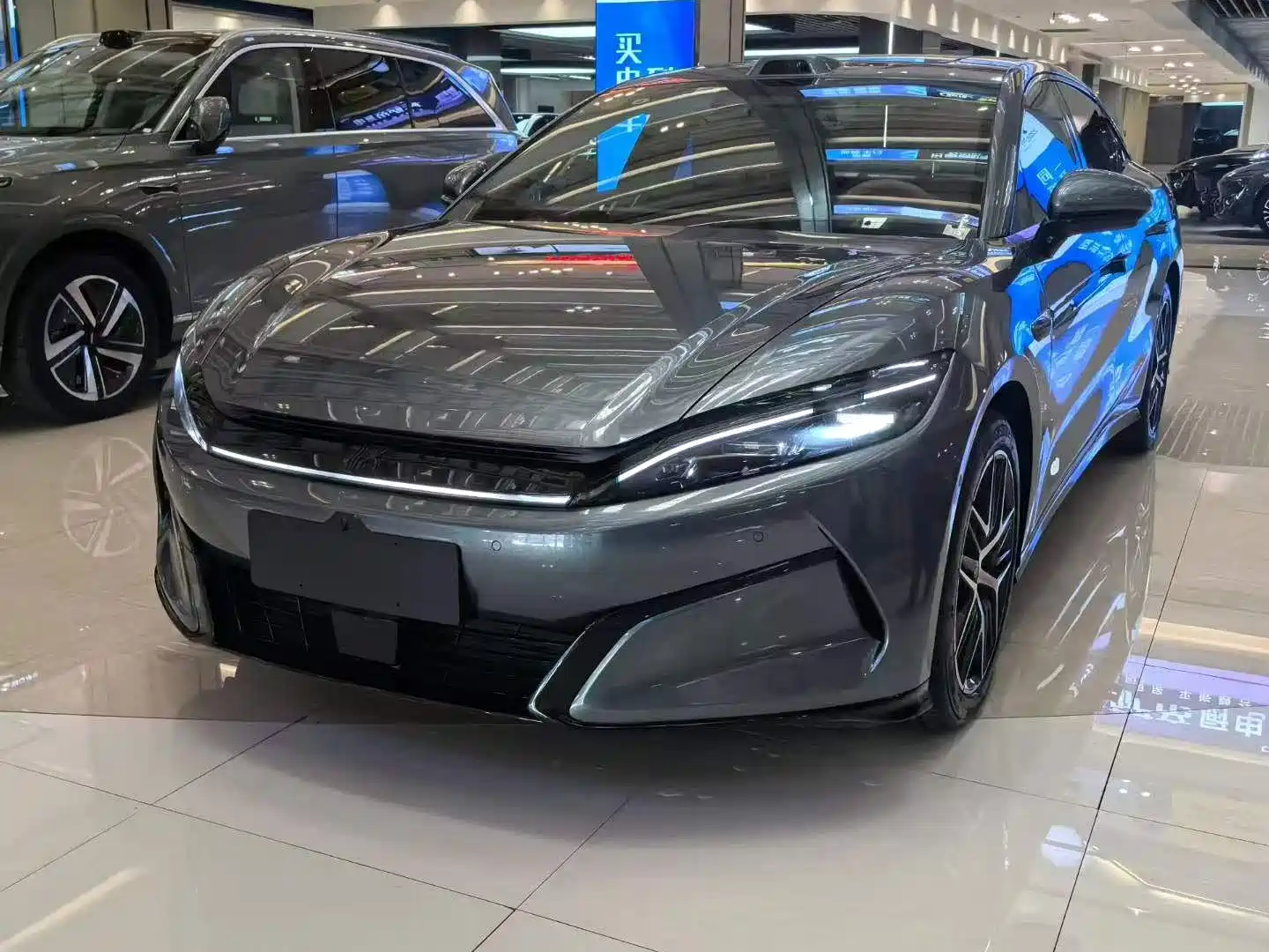 Фото 1 - BYD Han L