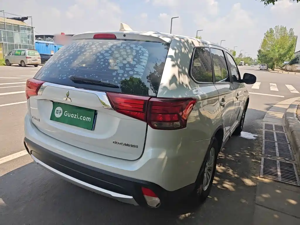 Фото 5 - Mitsubishi Outlander
